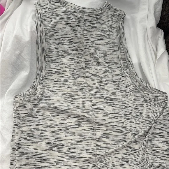 Lululemon Athletica Gray Heathered Sleeveless Tank - Picture 2 of 6